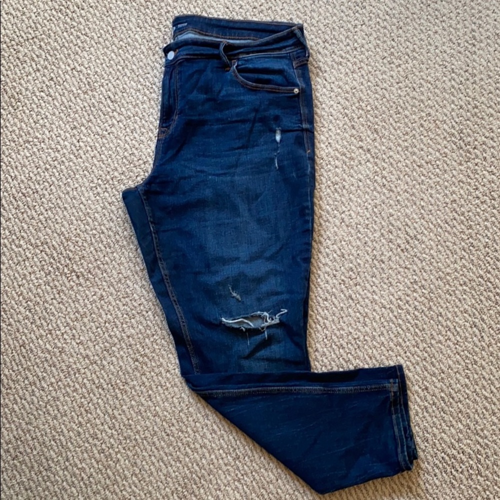 Mid-Rise Distressed Rockstar Super Skinny Jeans